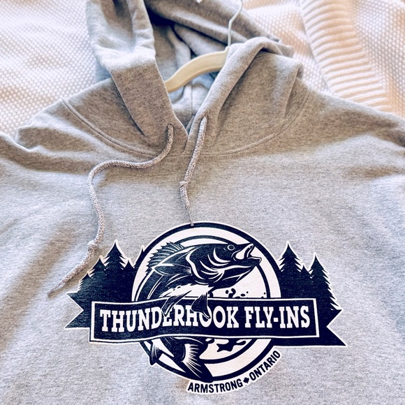 GILDAN Heavy Blend Thunderhook Fly-ins Canadian Fishing Hoodie Sweatshirt UNISEX - Picture 1 of 13